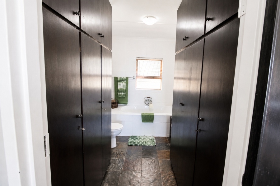 5 Bedroom Property for Sale in Wavecrest Eastern Cape